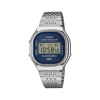 Casio Vintage A140WE-2AEF digital klokke med mørkeblå urskive og sølvfarget lenke i rustfritt stål.