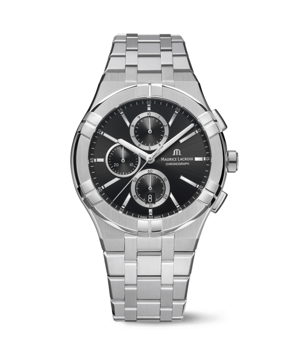 Maurice Lacroix Aikon AI1118-SS002-430-2 herreklokke med sort urskive, tre kronografskiver, datovisning, sølvfargede visere og lenke i børstet stål sett forfra
