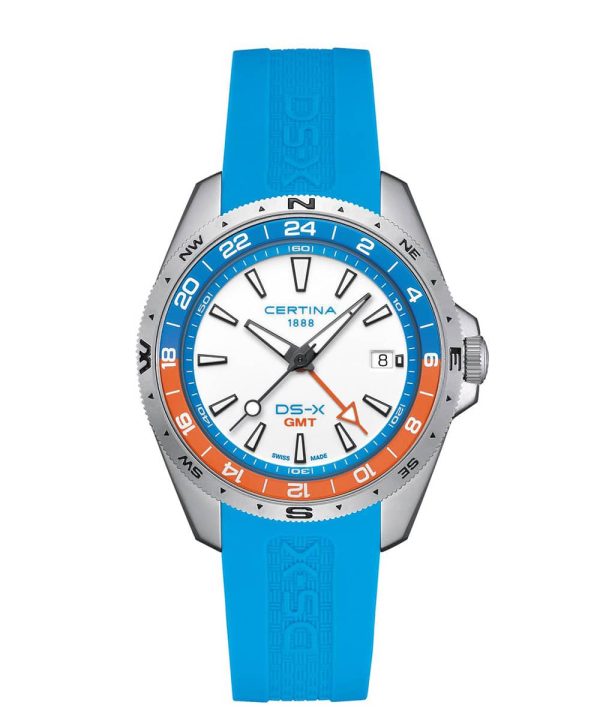 Certina DS-X GMT C047.452.17.011.00 herreklokke med hvit urskive, oransje og blå bezel og blå gummirem.