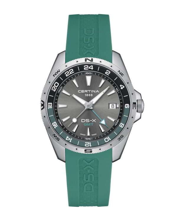 Certina DS-X GMT C047.452.17.081.00 herreklokke i stål med grå urskive, GMT- og kompassring og grønn gummirem.