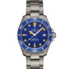 Certina DS Action Diver 38mm Titanium - C048.807.44.041.00 med blå skive og oransje detaljer på titan lenke sett forfra