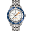 Certina DS Super PH2000M C050.607.44.011.02 med hvit skive, blå keramisk bezel, oransje detaljer, Grade 2 titanlenke, datovisning og Powermatic 80 automatisk urverk