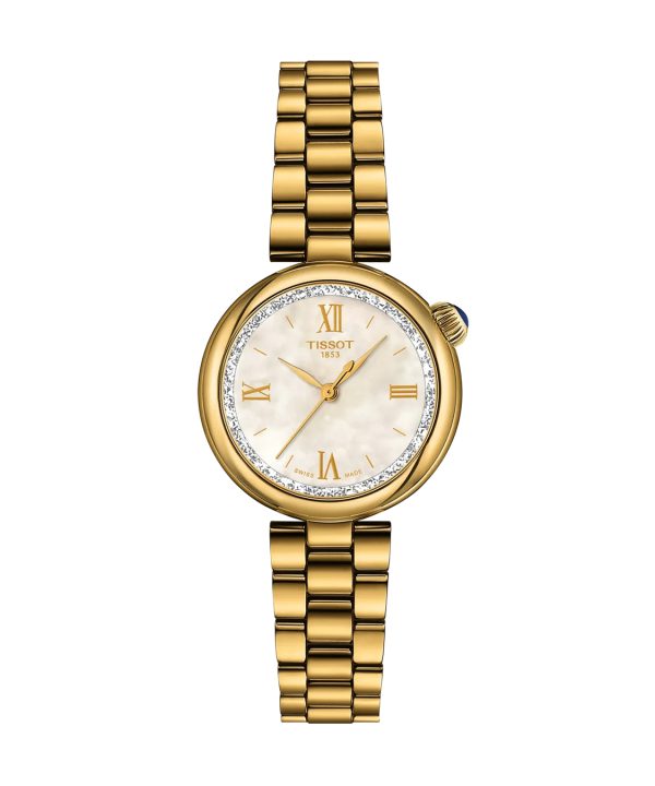 Tissot Désir T152.010.33.118.00 dameklokke med perlemorskive, romertall ved klokken 12, 3, 6 og 9, steinsatt bezel og gullfarget PVD belagt stålkasse og lenke.